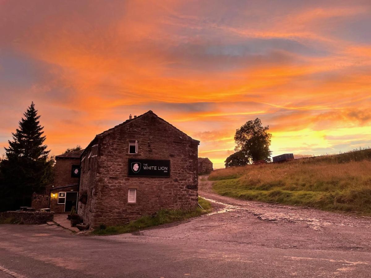 The White Lion Inn Buckden  Exterior foto